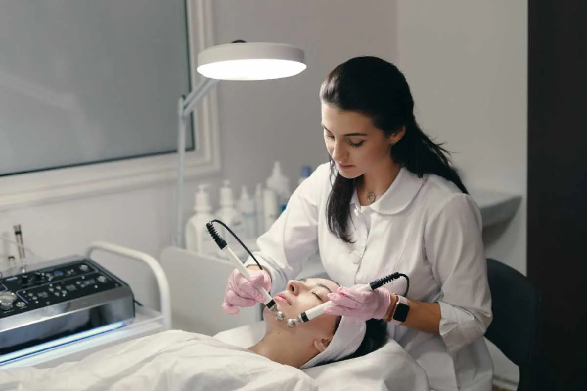 Tendências da estética: como a qualificação profissional impulsiona sua carreira