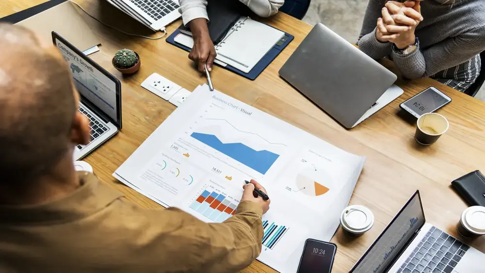 Top empresas brasileiras que oferecem CMO as a Service