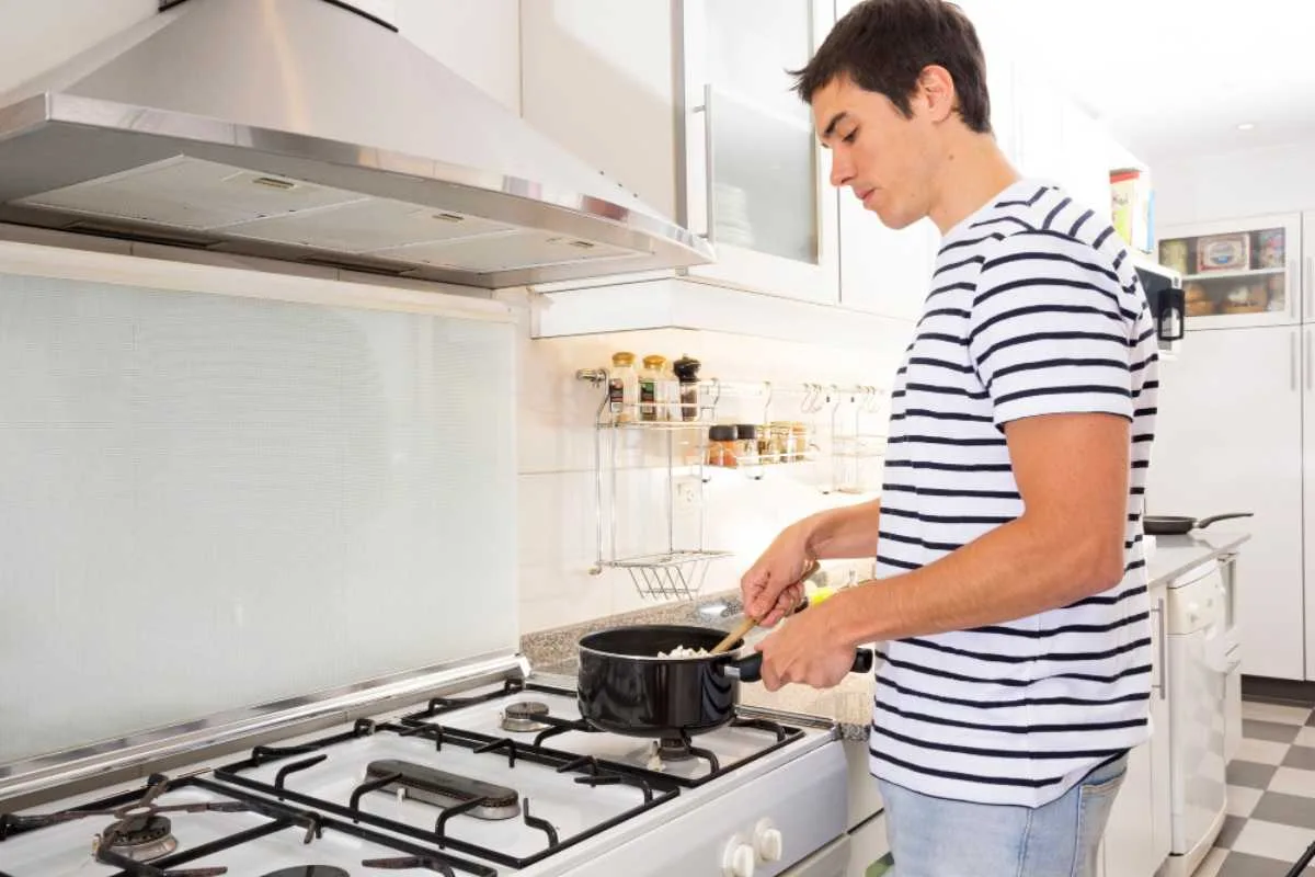 Gás, indução e vitrocerâmica: como escolher o sistema ideal para cozinhar