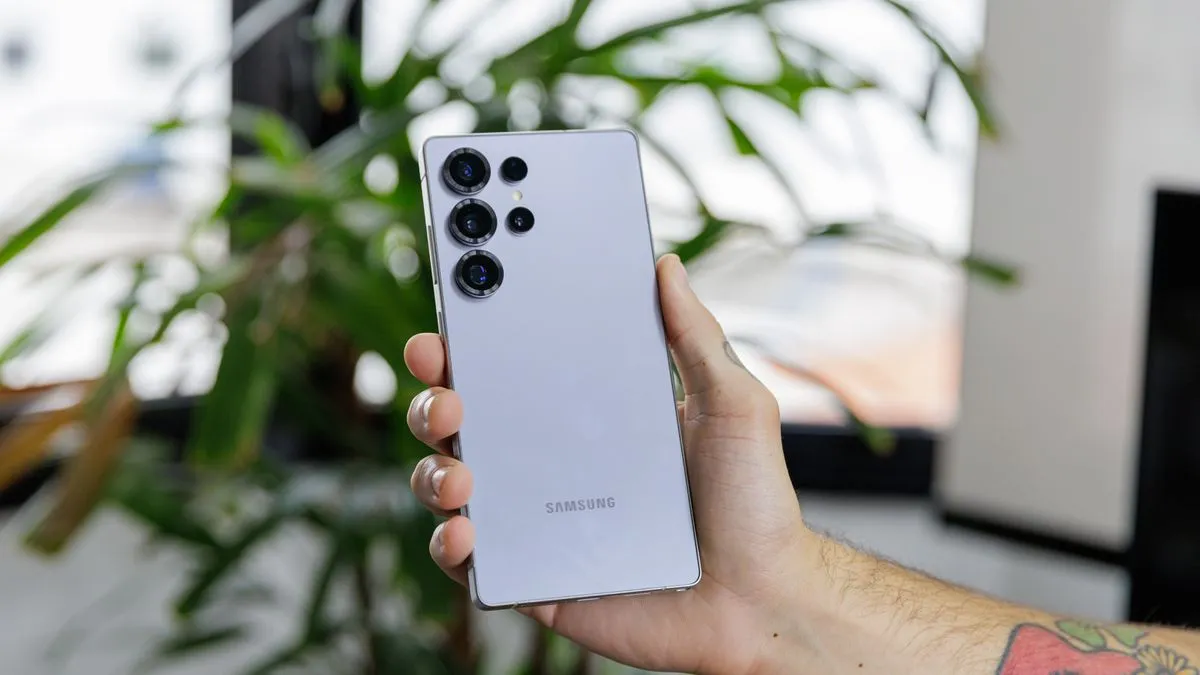 Galaxy S25 ganha recursos de IA do S26 em atualização
