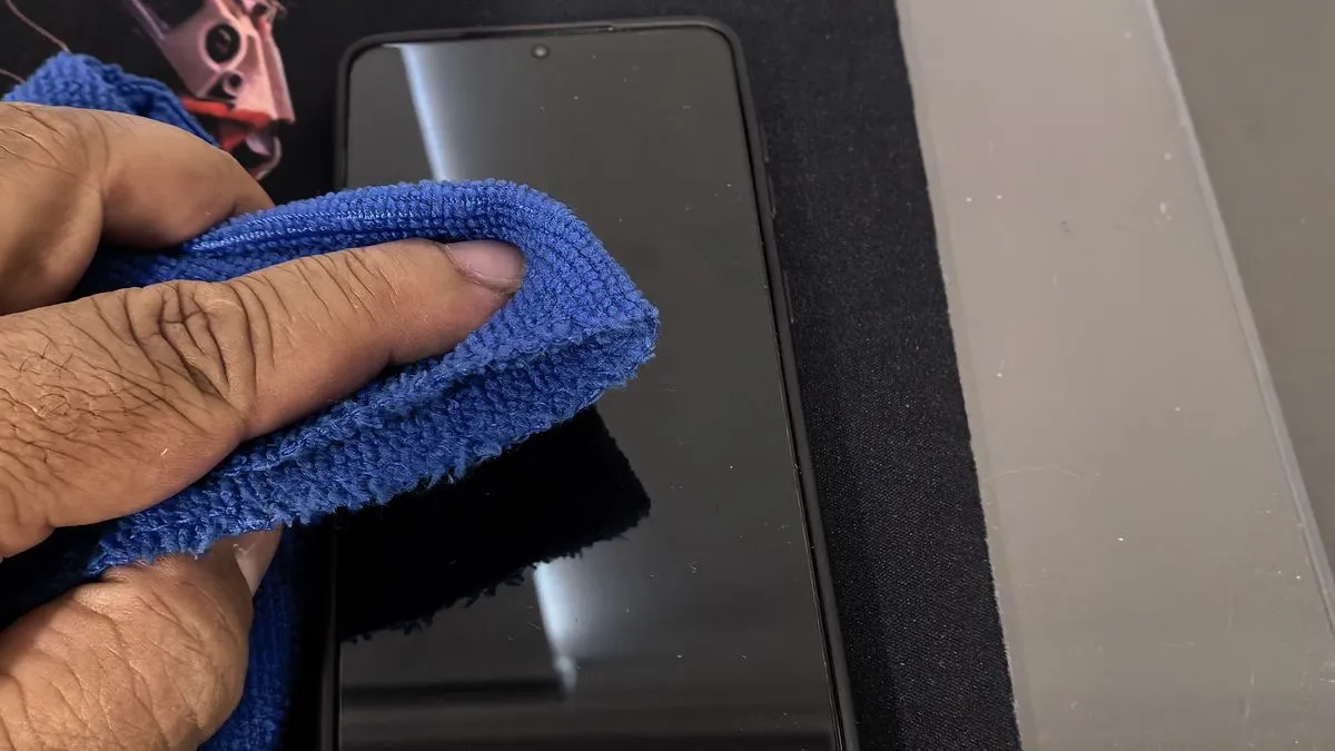 6 dicas para limpar a tela do celular sem manchas