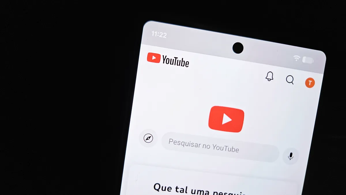 YouTube testa visual clean com IA em destaque no Android