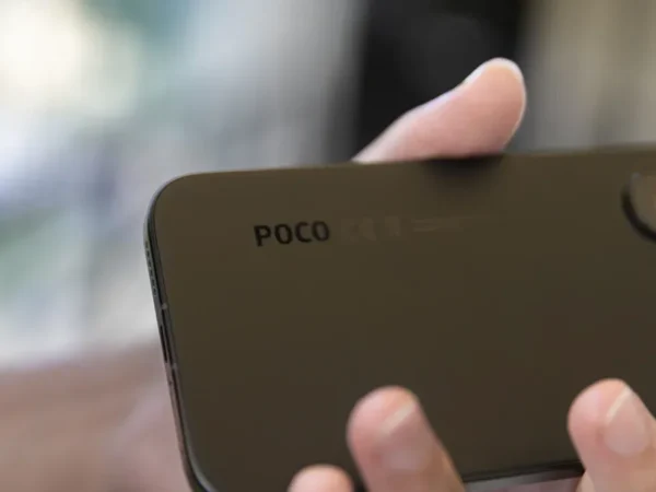 Poco X8 vaza com bateria de 9.000 mAh e câmera de 50 MP