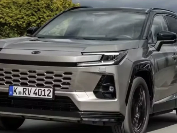 RAV4 Híbrido Plug-in de 329 cv chega ao Brasil em 2025