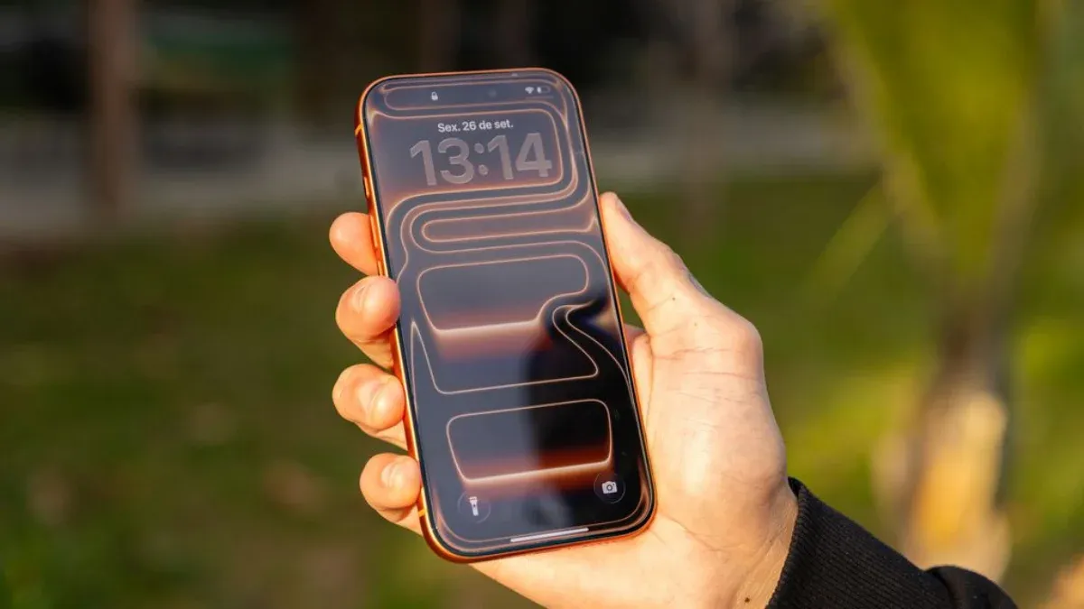 iPhone 20 anos: Apple prepara modelo com tela de 7 polegadas 1 iPhone 20 anos: Apple prepara modelo com tela de 7 polegadas