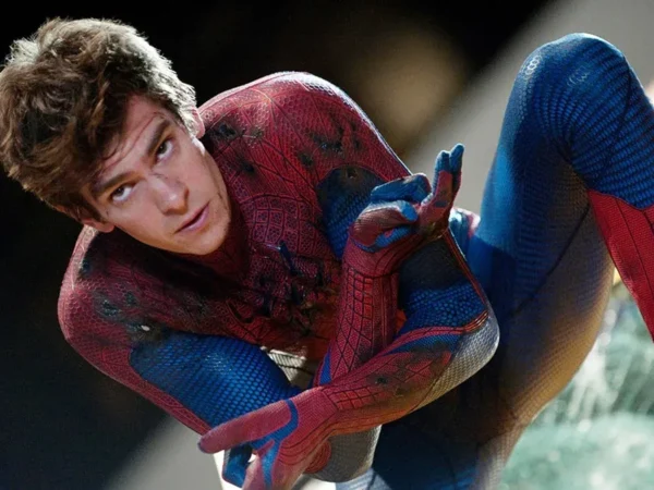 Andrew Garfield topa voltar como Homem-Aranha, mas com condição